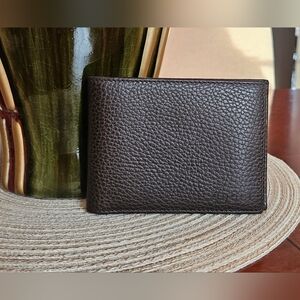 Gucci Mens Bifold Wallet In EUC In Rich Brown